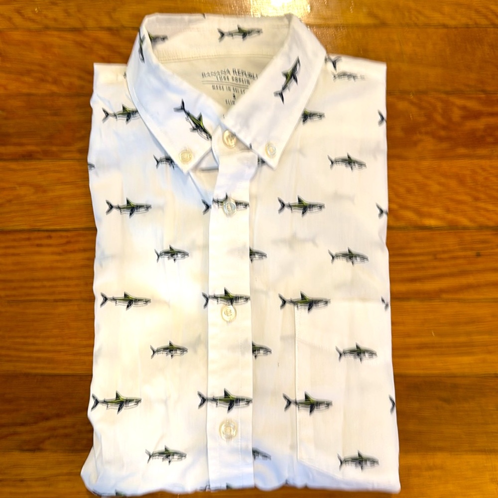 Banana Republic White SS Button Down Shirt w/Great White Shark Print, Small - Picture 3 of 4
